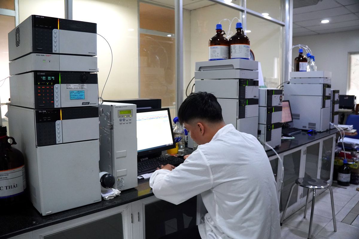 Thiết bị phân tích tại phòng kiểm nghiệm